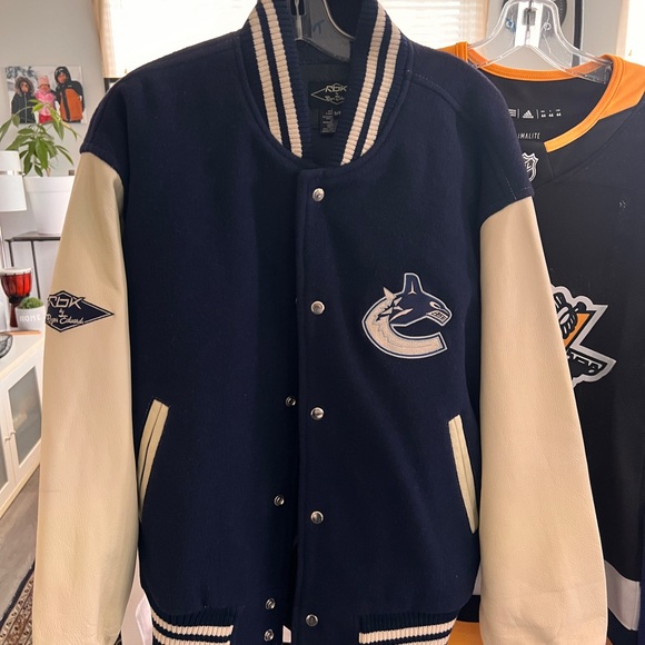Vintage Rare genuine leather Canucks varsity bomber jacket - Picture 4 of 6